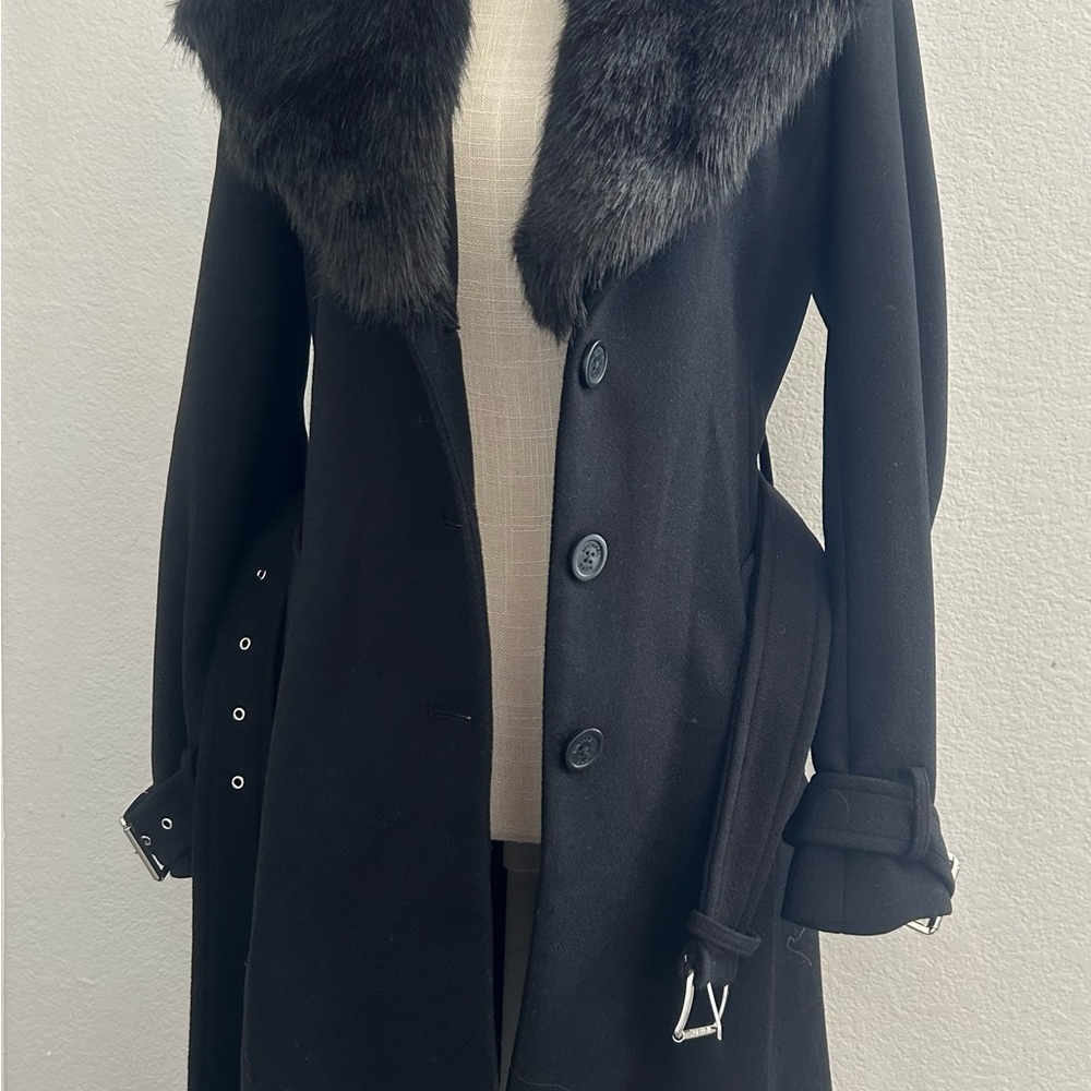 Michael Kors Elegant Black Trench Coat with Fur Collar